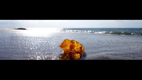 Bernstein finden am Strand an der Ostsee,Ostsee Rohbernstein, Bernsteinsuche